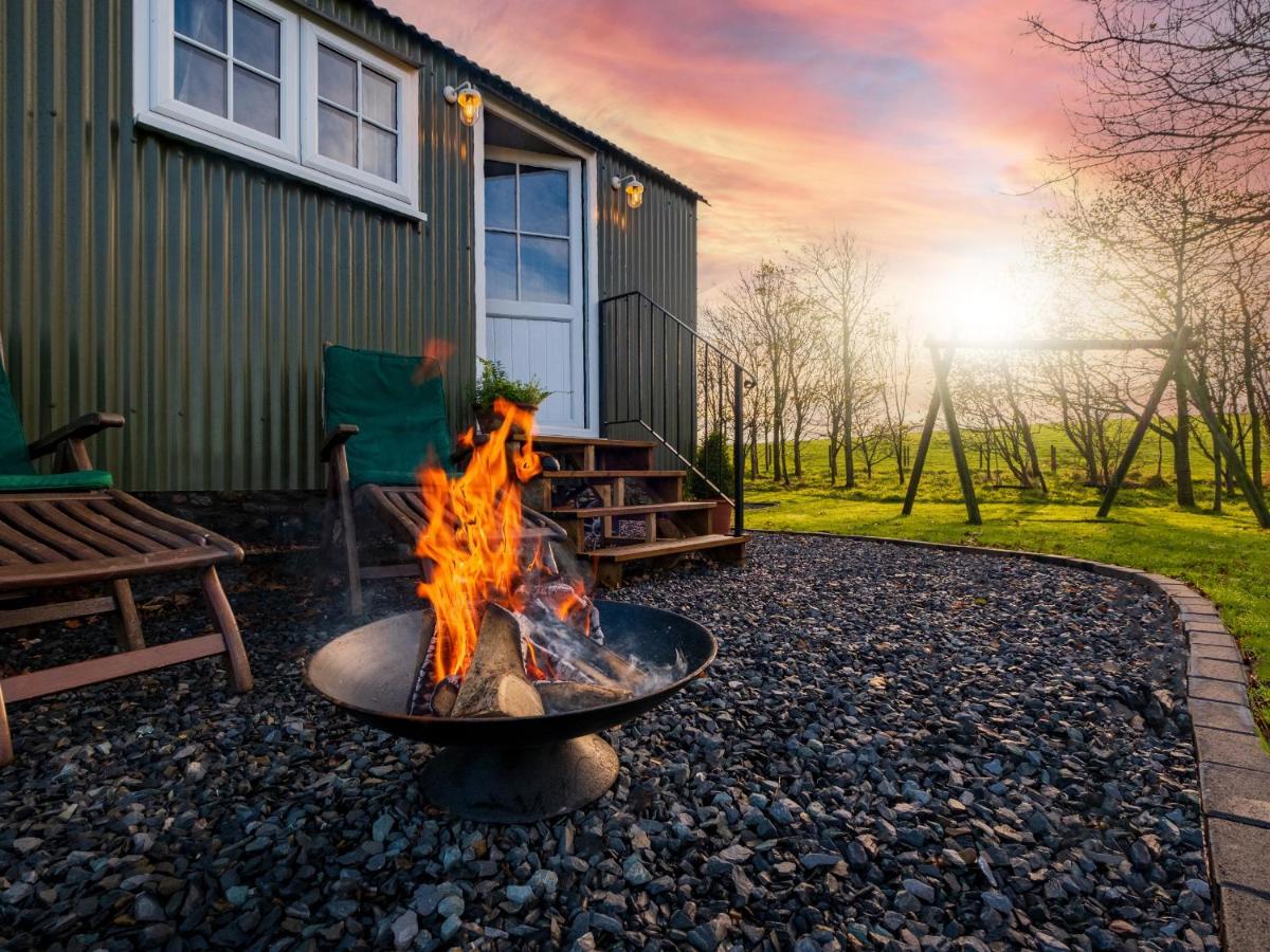 The Pleasant Hut At Mountpleasant Farm Vila Ulverston Exterior foto